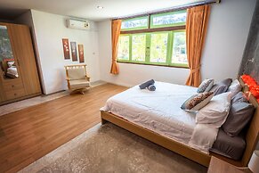 Tonmai Suites