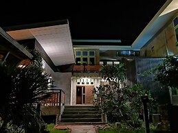 Tonmai Suites