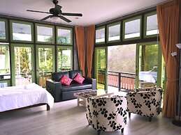 Tonmai Suites