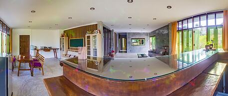 Tonmai Suites