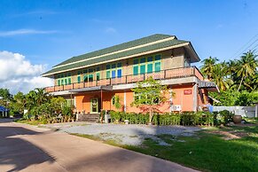 Tonmai Suites