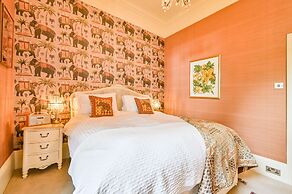 Muntham Holiday Apartments & Town House
