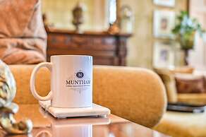 Muntham Holiday Apartments & Town House