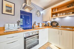 Muntham Holiday Apartments & Town House