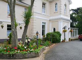 Muntham Holiday Apartments & Town House