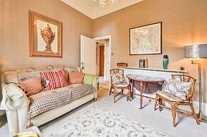 Muntham Holiday Apartments & Town House
