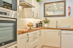 Muntham Holiday Apartments & Town House