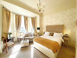 Muntham Holiday Apartments & Town House