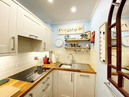 Muntham Holiday Apartments & Town House
