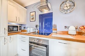 Muntham Holiday Apartments & Town House
