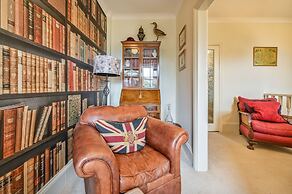 Muntham Holiday Apartments & Town House