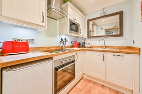 Muntham Holiday Apartments & Town House
