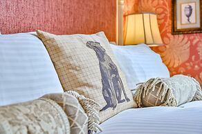 Muntham Holiday Apartments & Town House