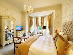Muntham Holiday Apartments & Town House