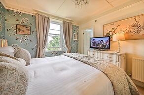 Muntham Holiday Apartments & Town House