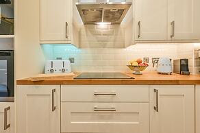 Muntham Holiday Apartments & Town House