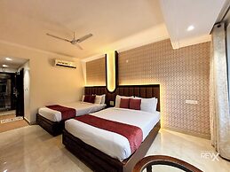 Hotel Green View - Behind Pramarth Niketan