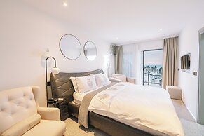 Hotel Senator
