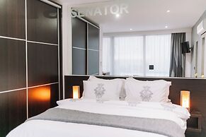 Hotel Senator
