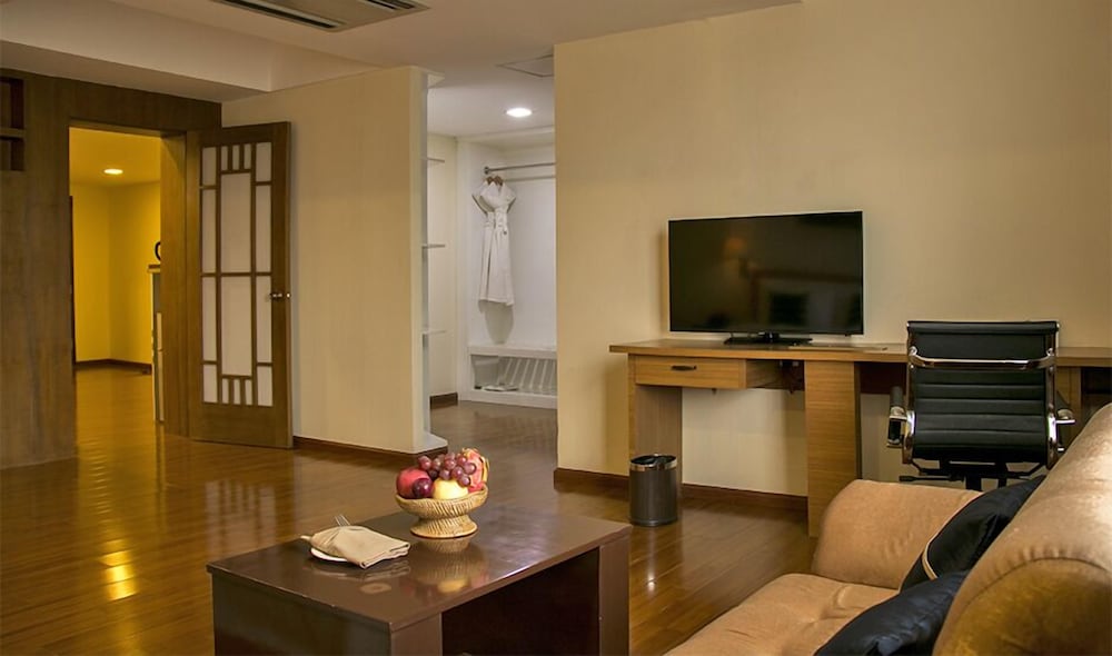 Eastern Palace Hotel