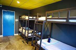 B&B House & Hostel