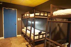 B&B House & Hostel