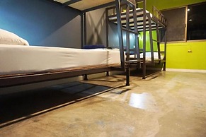 B&B House & Hostel