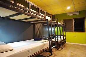 B&B House & Hostel