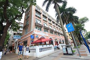 LN White House Hotel
