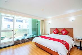 LN White House Hotel
