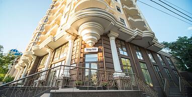 Vintage Hotel on French Boulevard