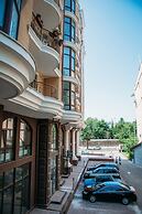 Vintage Hotel on French Boulevard