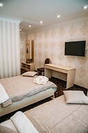 Vintage Hotel on French Boulevard