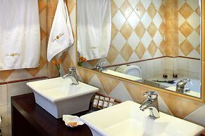 Tesoro Hotel