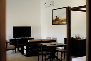 Villa White Queen Resort & Spa