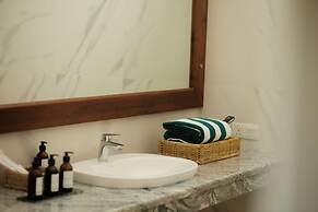 Villa White Queen Resort & Spa