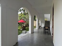 Villa White Queen Resort & Spa