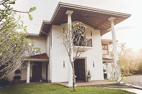 Villa White Queen Resort & Spa