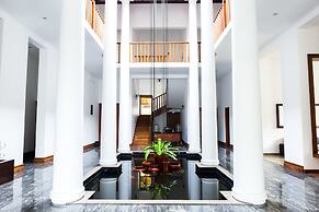 Villa White Queen Resort & Spa