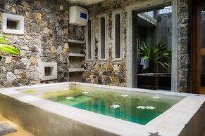 Villa White Queen Resort & Spa