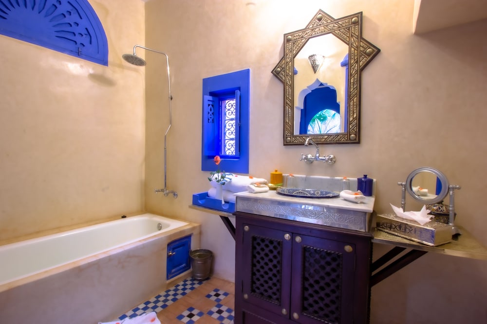 Riad Kaiss by Anika