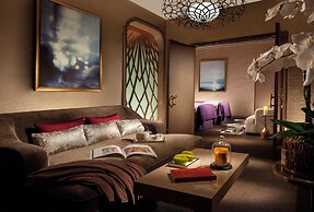 The Parisian Macao