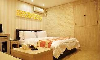 La Nuit Hotel
