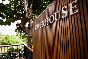 Riverhouse Hotel - The Teak House