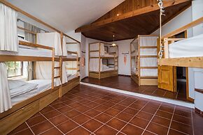 Ericeira Villa Surf Camp Hostel