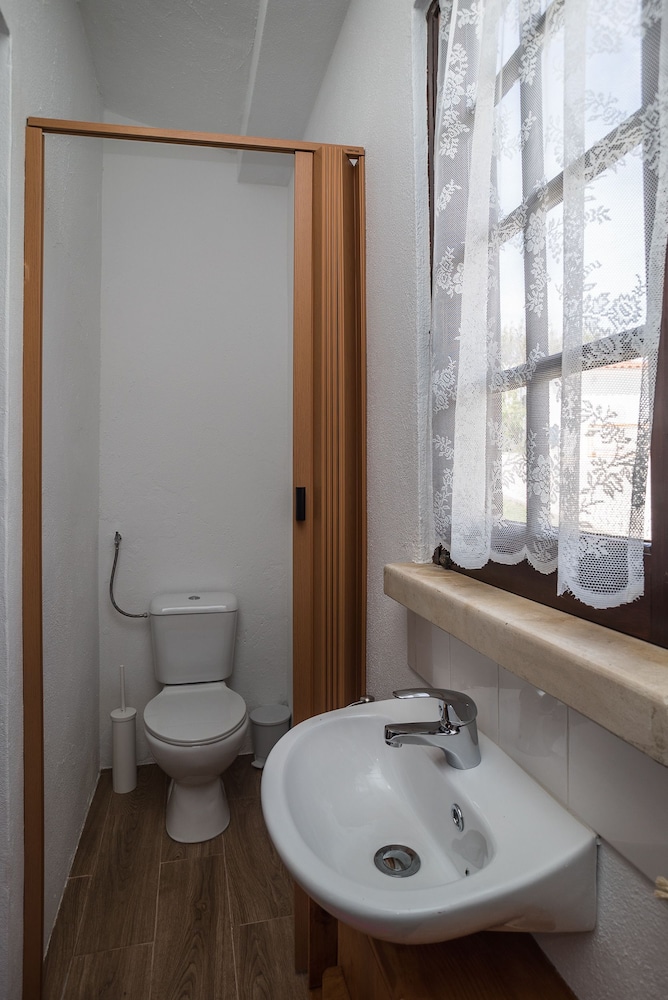 Ericeira Villa Surf Camp Hostel