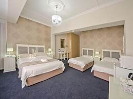 The Russel Hotel