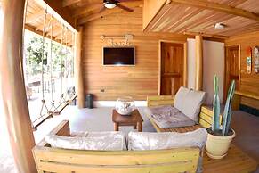 Casa Aura Beachfront Premium Hostel