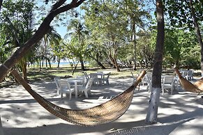 Casa Aura Beachfront Premium Hostel