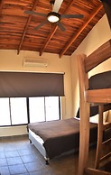 Casa Aura Beachfront Premium Hostel